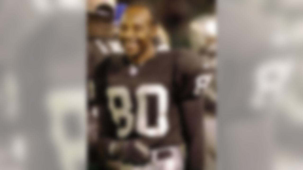 Oakland Raiders wide receiver Jerry Rice smiles after the Raiders defeated the Green Bay Packers 24-13 in their pre-season game Friday, Aug. 31, 2001 in Oakland, Calif. (AP Photo/Paul Sakuma)