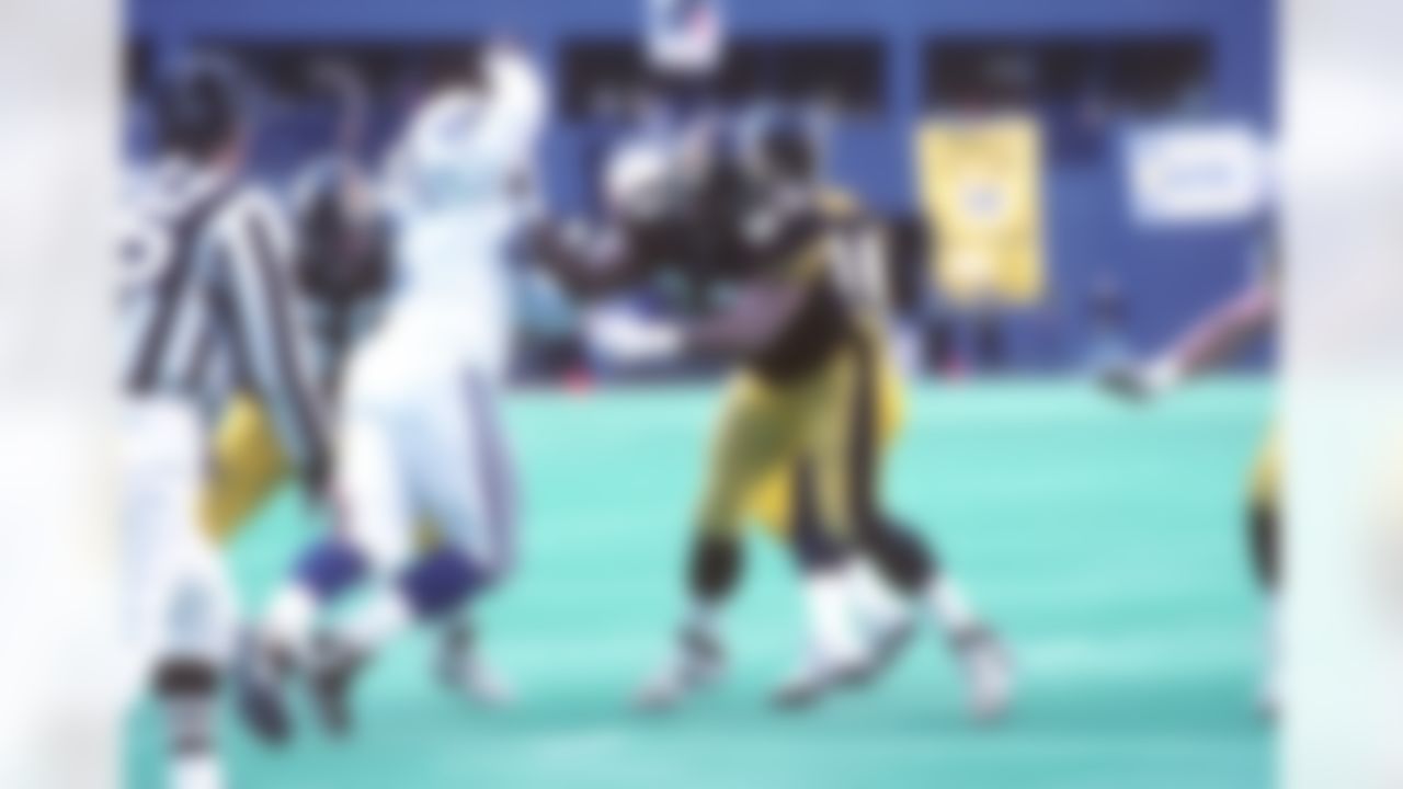Dawson blocks against the New England Patriots during a 1995 Steelers win in Pittsburgh. (AP Photo/Paul Jasienski)