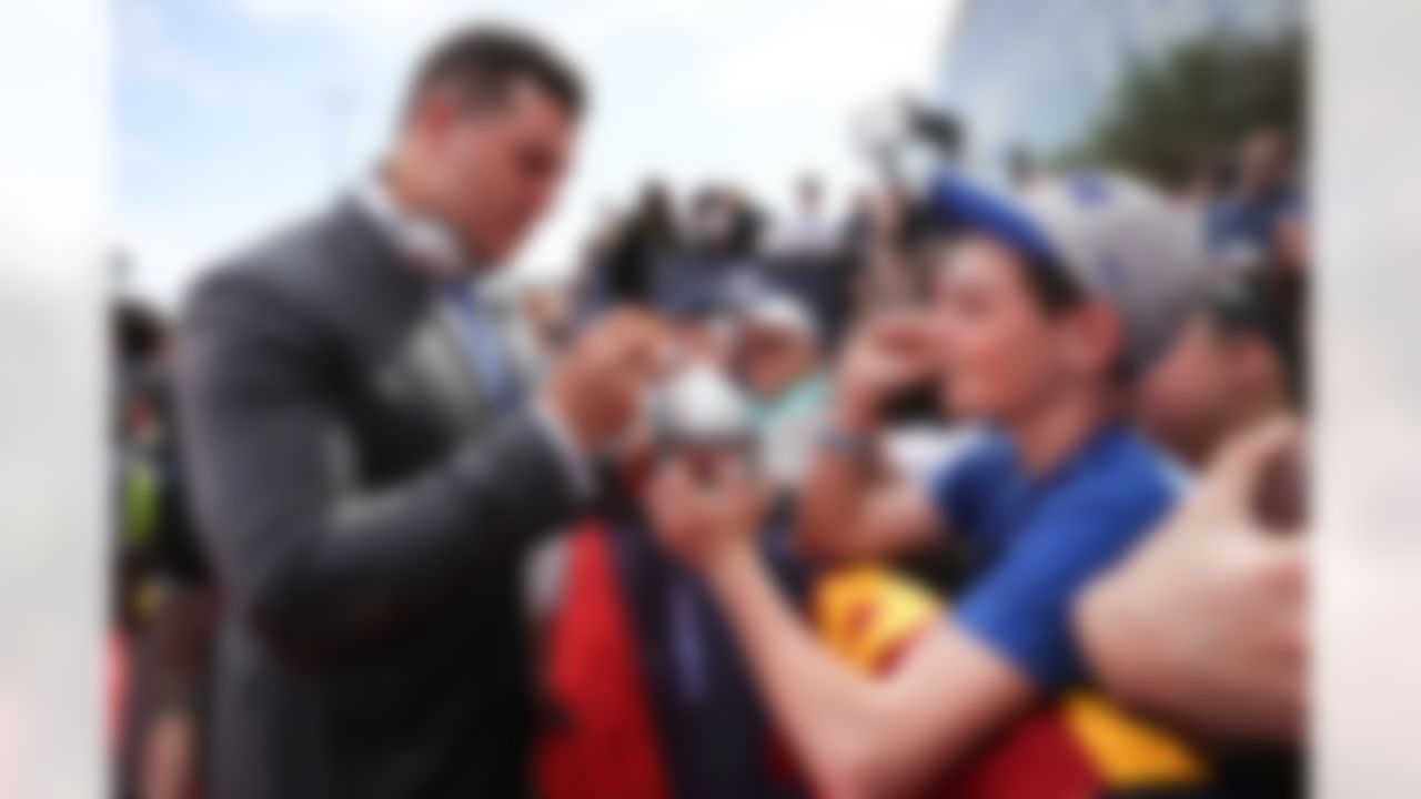 Florida defensive tackle Taven Bryan signs autographs for fans.