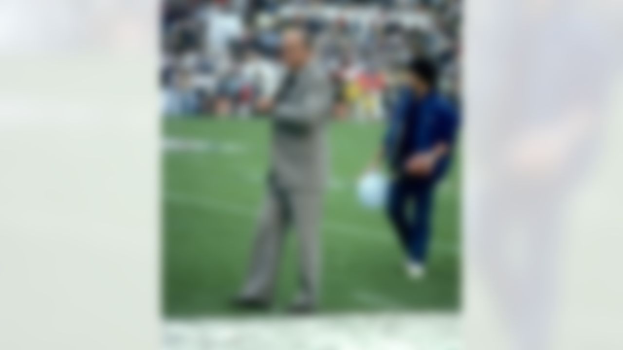 Dallas Cowboys president and general manager Tex Schramm stalks the sidelines before Super Bowl XIII, a 35-31 loss to the Pittsburgh Steelers on January 21, 1979, at the Orange Bowl in Miami, Florida. (National Football League)