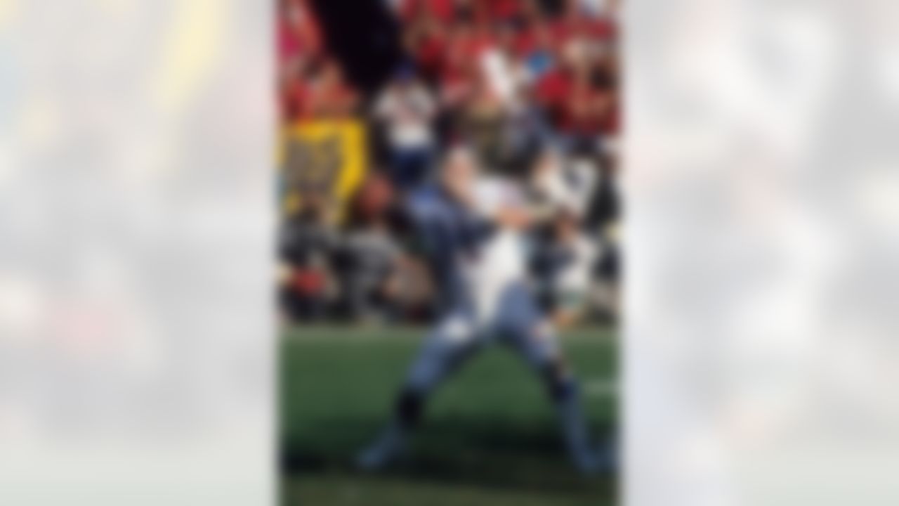 New York Giants quarterback Phil Simms (11) sets to throw a pass during the Giants 44-3 loss to the San Francisco 49ers in the 1993 NFC Divisional Playoff Game on January 15, 1994 at Candlestick Park in San Francisco, California. This was the final game 1993 NFC Divisional Playoff Game - New York Giants vs San Francisco 49ers - January 15, 1994 (National Football League)