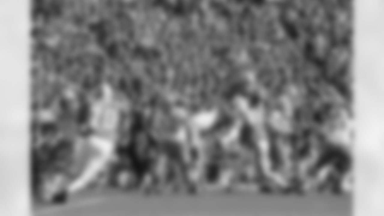 Roger Staubach 12, Dallas Cowboys' quarterback is shown in action against the Miami Dolphins in the Super Bowl game in New Orleans, Jan. 16, 1972. (Associated Press)