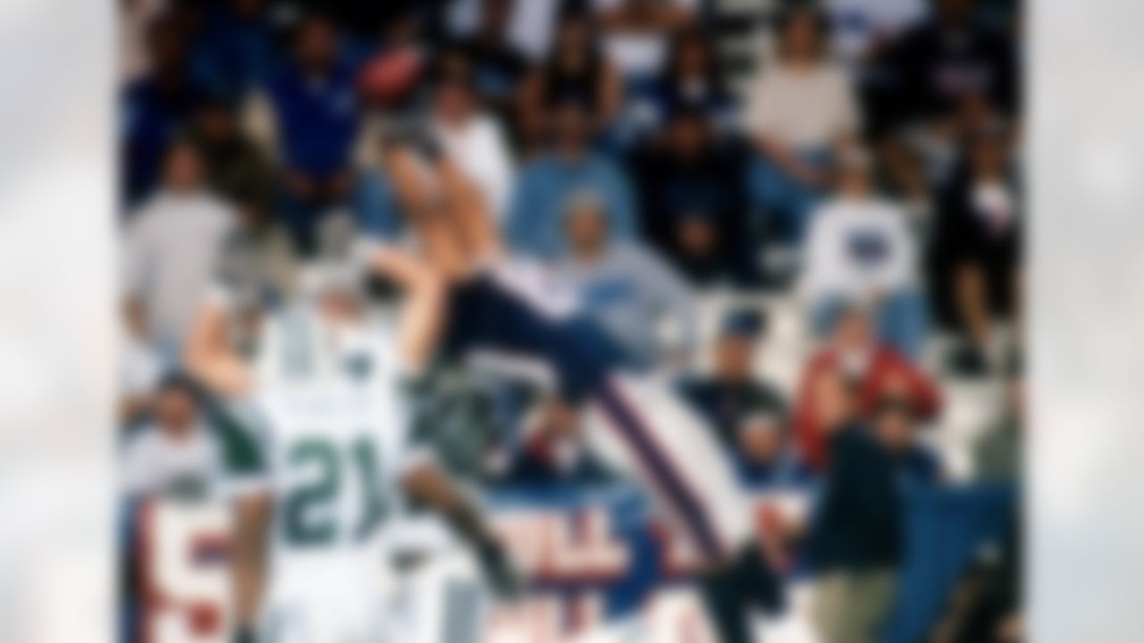 New England Patriots wide receiver Terry Glenn (88) is seen in action during an NFL game against the Indianapolis Colts Oct. 8, 2000, in Foxborough, Mass. (Arthur Anderson/Associated Press)