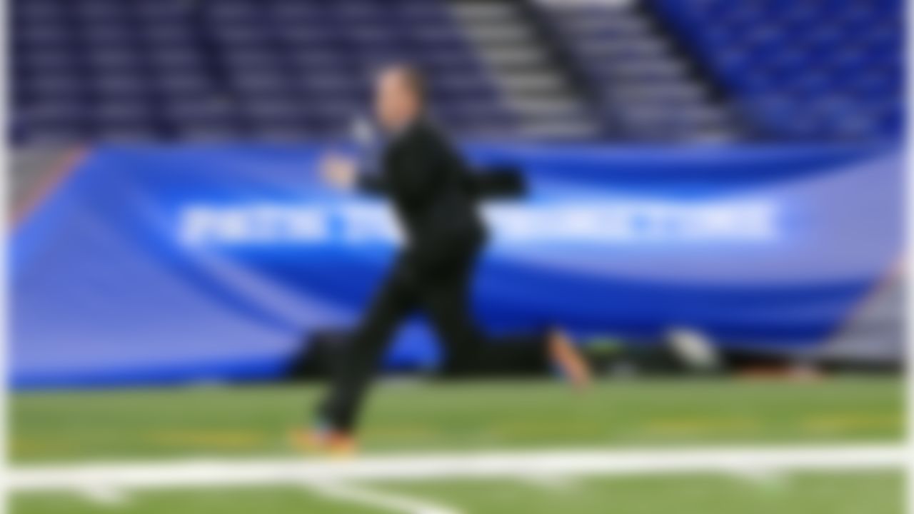 NFL Network host Rich Eisen runs the 40 yard dash at the 2012 NFL Scouting Combine at Lucas Oil Stadium on Feb. 27 in Indianapolis, Ind. (Ben Liebenberg/NFL)