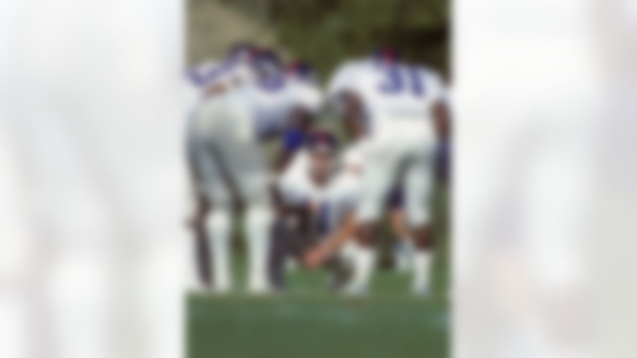 New York Giants Phil Simms (11) and the offense huddle during Giants training camp on July 25, 1984. (AP Photo/Paul Spinelli)