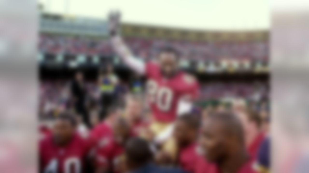 San Francisco 49ers wide receiver Jerry Rice waves to the crowd as he is carried by teammates after the 49ers' 17-0 win over the Chicago Bears, Sunday, Dec. 17, 2000, in San Francisco. The game could be Rice's last home game as a 49ers player. (AP Photo/ Paul Sakuma)