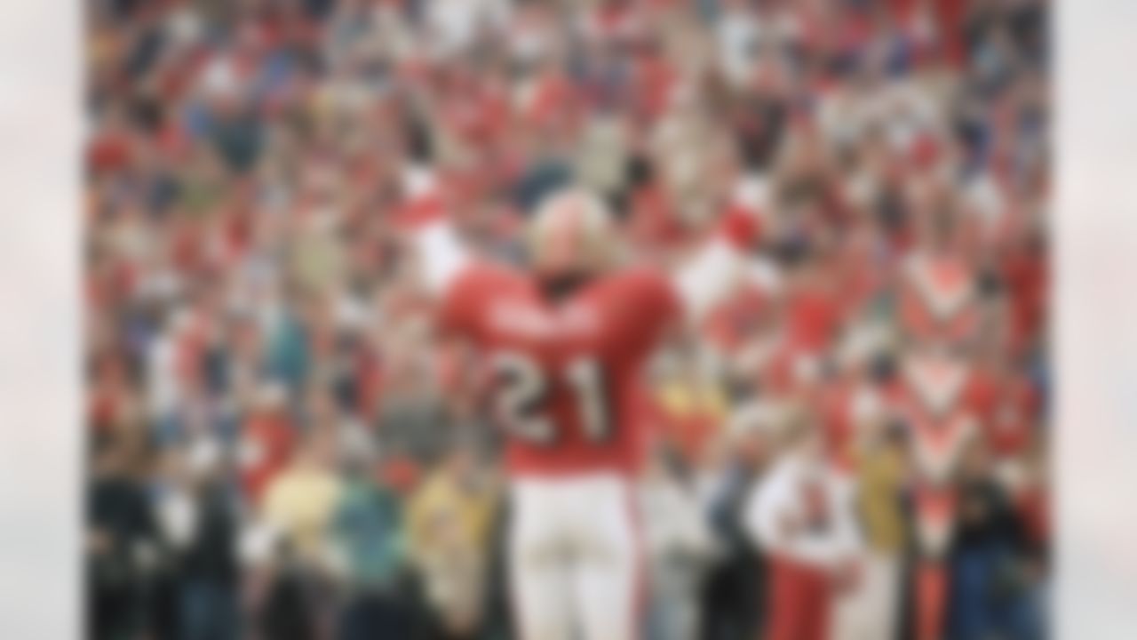 Deion Sanders acknowledges the crowd, Sunday, Jan. 15, 1995, as the San Francisco 49ers defeated the Dallas Cowboys, 38-28, to win the NFC Championship. (AP Photo/Paul Sakuma)