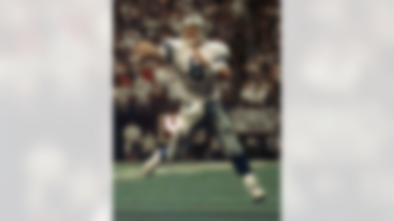 Dallas Cowboys quaterback Troy Aikman (8) throws a pass to receiver Anthony Miller for a fourth quarter touchdown against the Philadelphia Eagles in the fourth quarter Monday night, Sept. 15, 1997, in Irving, Texas. Dallas beat Philadelphia 21-20. (AP Photo/Tim Sharp)
