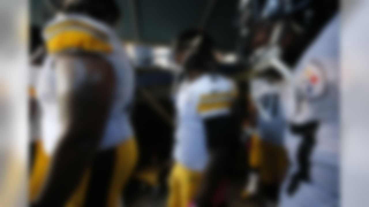 Pittsburgh Steelers quarterback Michael Vick (2) walks through the tunnel prior to the NFL regular season game against the San Diego Chargers on Monday, Oct. 12, 2015 in San Diego. The Steelers won, 24-20. (Ric Tapia via AP)