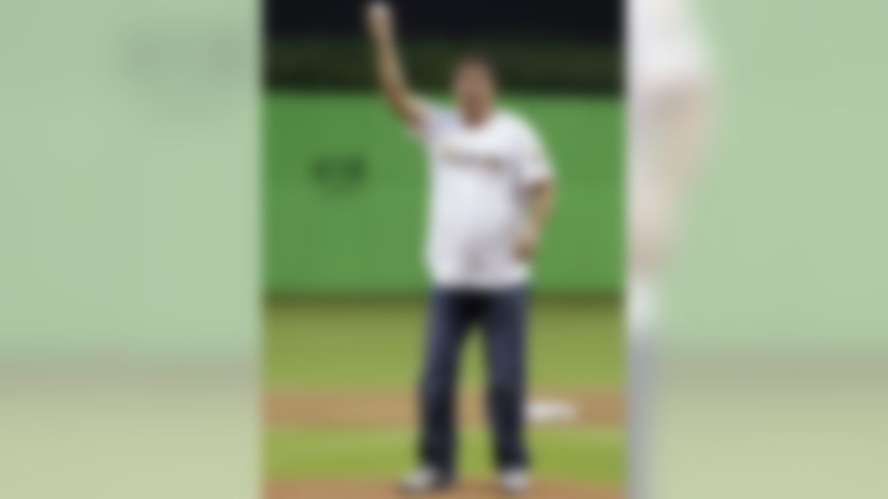 Former Miami Dolphins quarterback Dan Marino throws out the ceremonial first pitch before an opening day baseball game between the Miami Marlins and Colorado Rockies, Monday, March 31, 2014, in Miami. (AP Photo/Lynne Sladky)