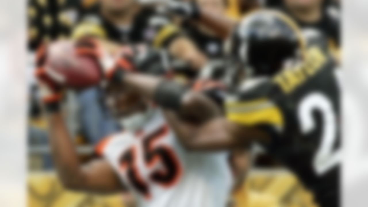 Cincinnati Bengals wide receiver Chris Henry, left, makes his first touchdown catch behind Pittsburgh Steelers cornerback Ike Taylor, in the second quarter of the Bengals 28-20 win of the football game in Pittsburgh on Sunday, Sept. 24, 2006. (AP Photo/Keith Srakocic)