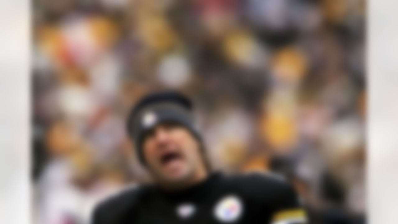 PITTSBURGH - DECEMBER 24: Chris Gardocki #17 of the Pittsburgh Steelers warms up on the sideline against the Baltimore Ravens on December 24, 2006 at Heinz Field in Pittsburgh, Pennsylvania. Photo by Getty Images.