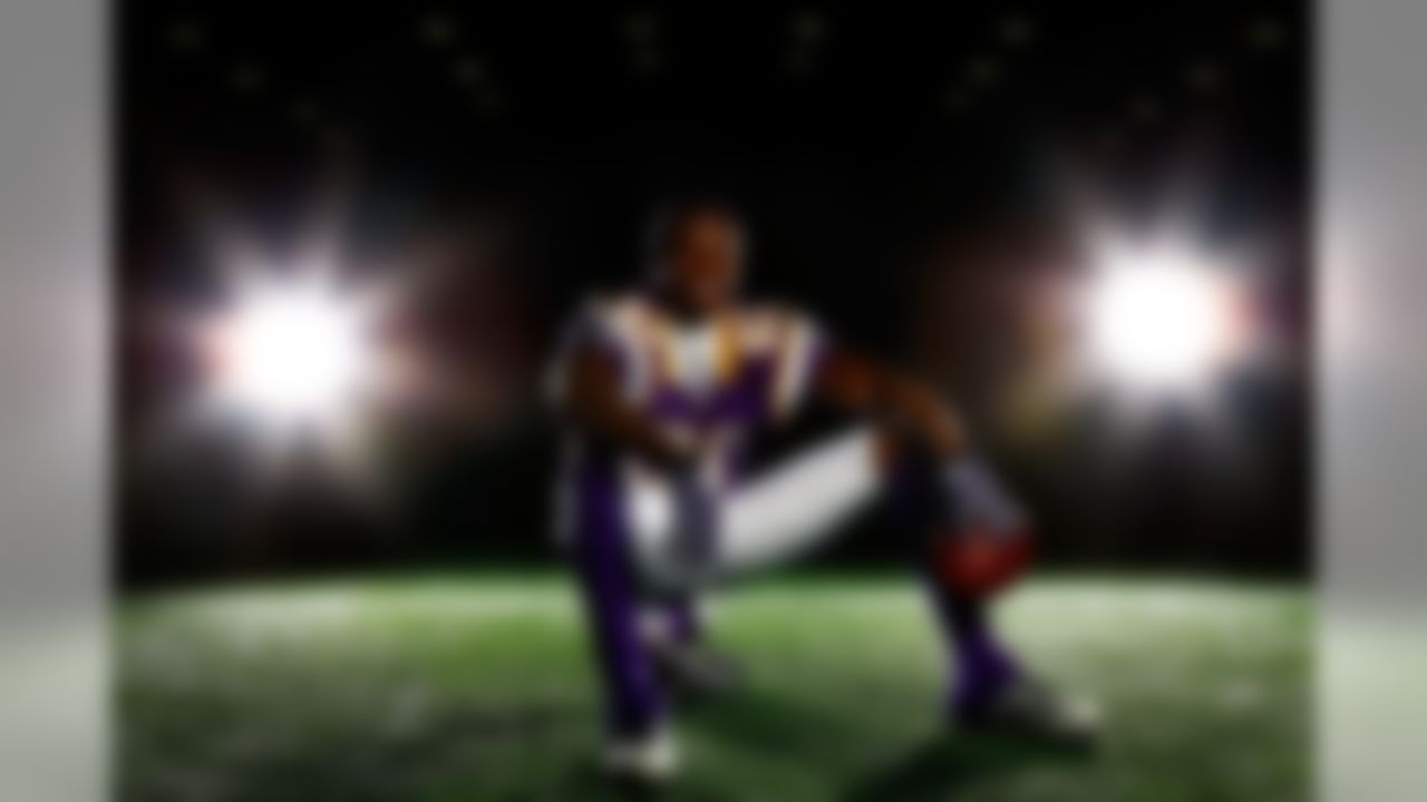 EDEN PRAIRIE, MN - APRIL 29: Receiver Bernard Berrian #87 of the Minnesota Vikings poses during a portrait shoot on April 29, 2008 at the Vikings' Winter Park practice facility in Eden Prairie, Minnesota. (Photo by Jamie Squire/Getty Images)