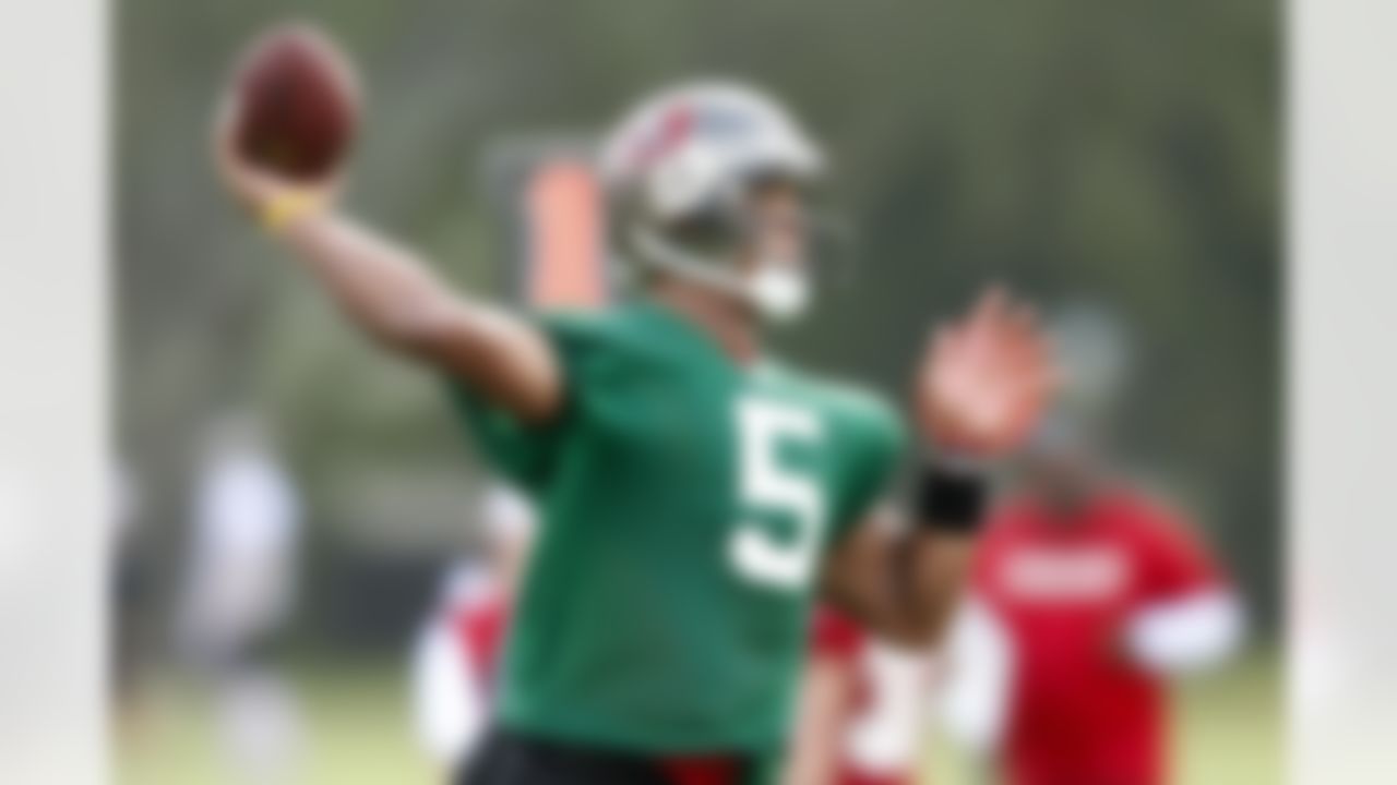 Tampa Bay Buccaneers quarterback Josh Freeman throws during a workout at NFL football training camp, Saturday, July 28, 2012, in Tampa, Fla. (AP Photo/Mike Carlson)