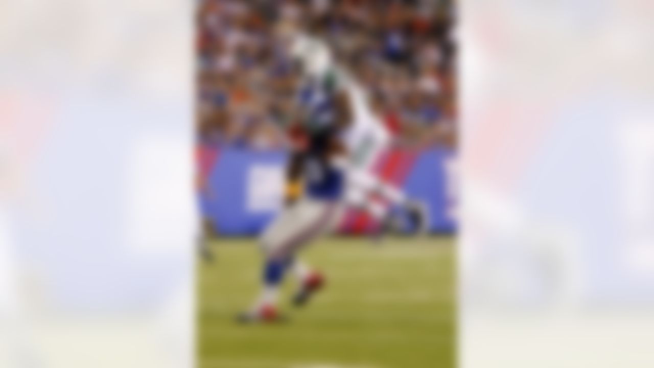Aug 29, 2011; East Rutherford, NJ, USA; New York Giants wide receiver Hakeem Nicks (88) brings in pass as he is covered by New York Jets cornerback Antonio Cromartie (31) during the first half at MetLife Stadium. Mandatory Credit: Jim O'Connor-US PRESSWIRE