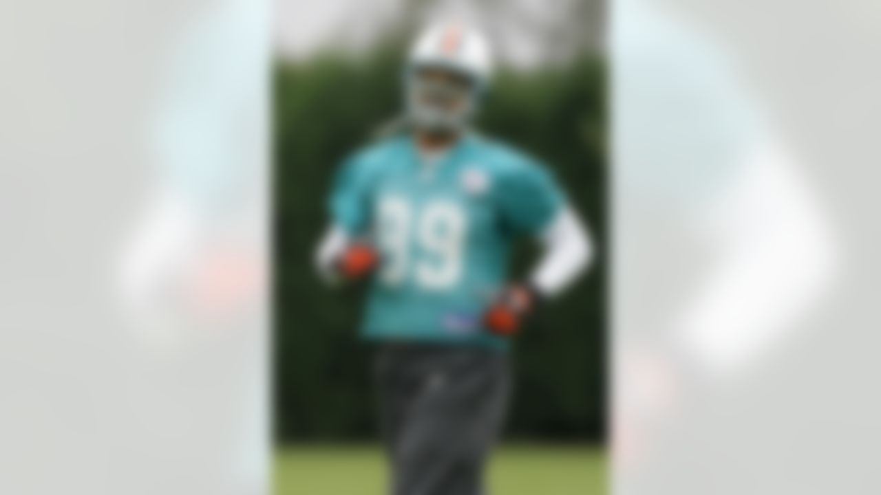 Jason Taylor runs during a Miami Dolphins training session in Acton in London, Friday, Oct. 26, 2007. The Miami Dolphins play The New York Giants in an NFL match at Wembley Stadium in London on Sunday. (AP Photo/Kirsty Wigglesworth)