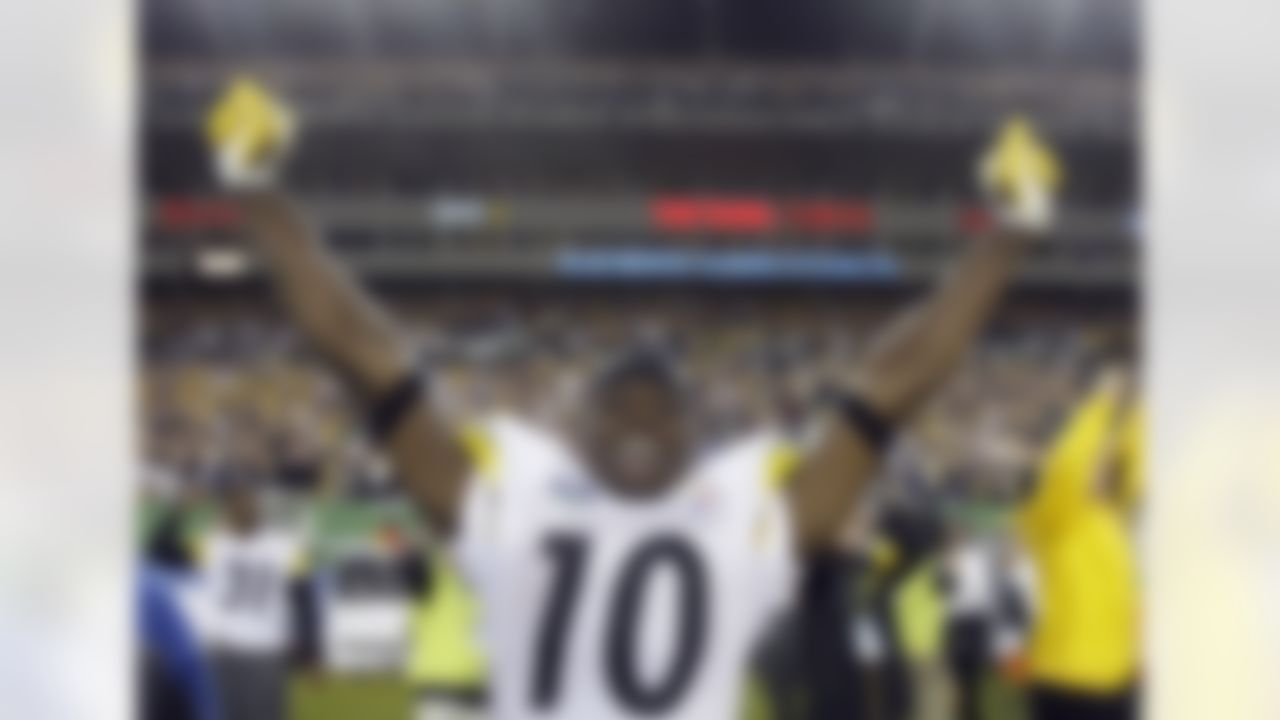 Pittsburgh Steelers wide receiver Santonio Holmes celebrates the Steelers' 27-23 win over the Arizona Cardinals in the NFL Super Bowl XLIII football game, Sunday, Feb. 1, 2009, in Tampa, Fla. Holmes had a touchdown reception late in the game. (AP Photo/Amy Sancetta)