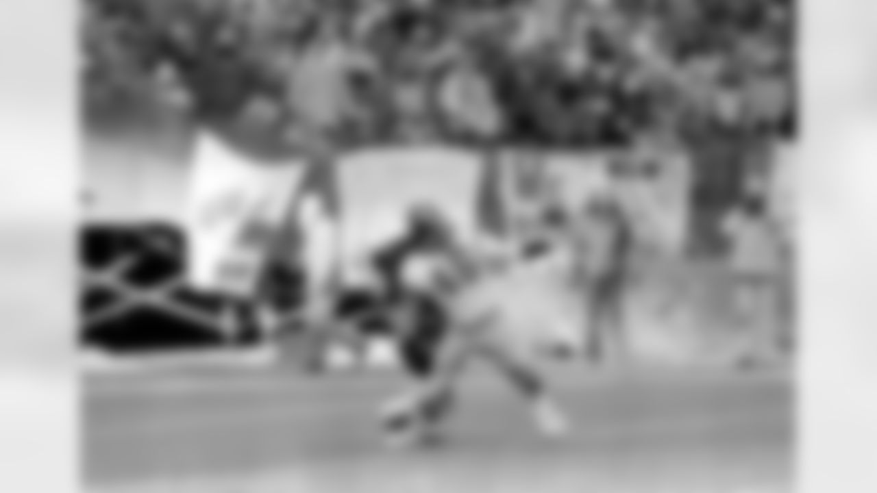 San Diego Chargers running back Chuck Muncie (46) reaches for a pass from quarterback Dan Fouts (not pictured) during the AFC championship game against the Cincinnati Bengals on Jan. 11, 1982 in Cincinnati. Bengals defensive player Mike Fuller helps break up the play. The Bengals won 27-7. (Associated Press)