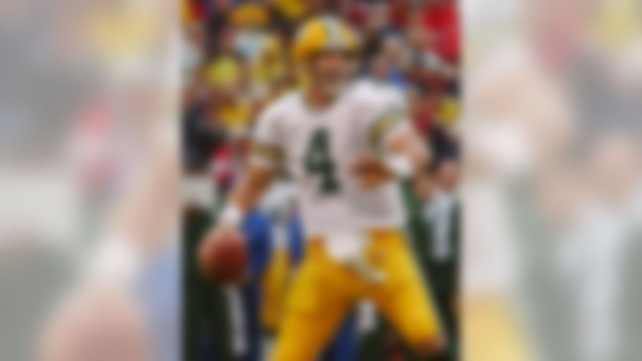 Green Bay Packers quarterback Brett Favre passes against the San Francisco 49ers in the second quarter, Sunday, Dec. 15, 2002 in San Francisco. (AP Photo/Paul Sakuma)