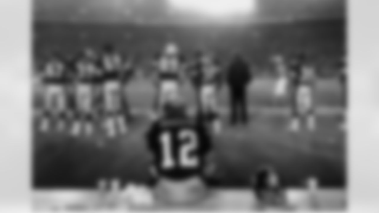 Pittsburgh Steelers quarterback Terry Bradshaw sits on the bench as the rest of his team watches the closing minutes of the XIII Super Bowl, in Miami, Fla, on January 21, 1979. The Steelers defeated the Dallas Cowboys 35-31. (AP Photp/Harry Cabluck)