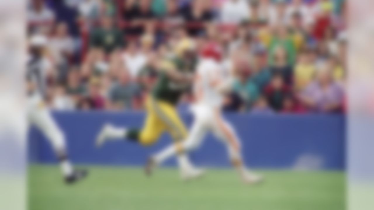 Green Bay Packers Reggie White chases down and seeks Kansas City Chiefs quarterback Dave Krieg during first quarter NFL preseason action on Saturday, August 7, 1993 in Milwaukee. (AP Photo/Roberto Borea)