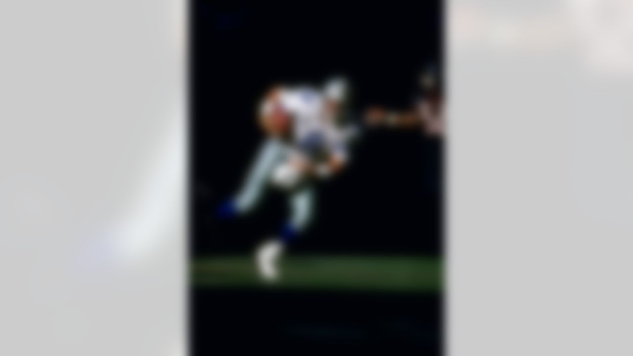 Quarterback Troy Aikman of the Dallas Cowboys (left) tries to elude linebacker Bryan Cox of the Chicago Bears during a game at Texas Stadium in Irving, Texas. The Cowboys won the game 27-3. (Stephen Dunn/Allsport)