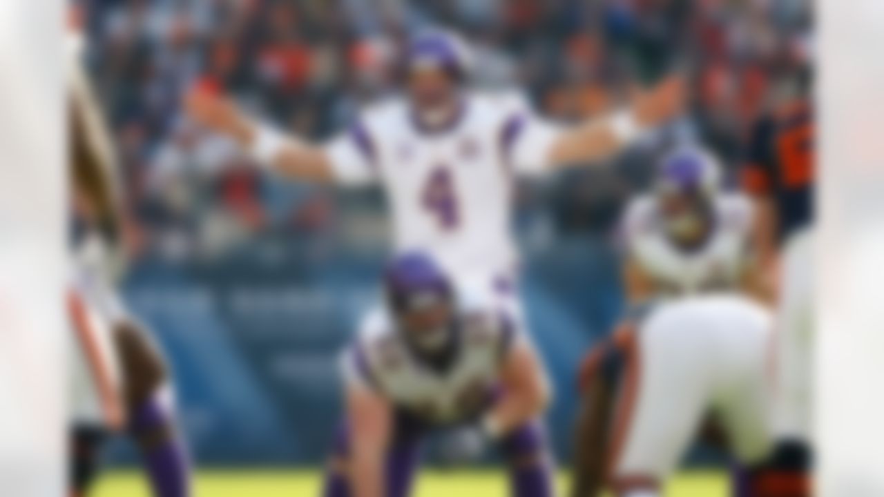 Brett Favre #4 of the Minnesota Vikings calls out signals at the line of scrimmage prior to the snap of the football against the Chicago Bears at the Soldier Field on November 14, 2010 in Chicago Illinois. (AP Photo/Scott Boehm)