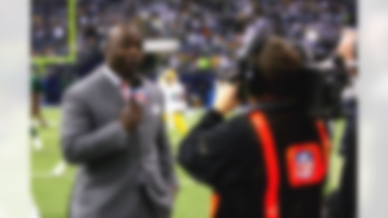 Marshall Faulk of the NFL Network Total Access television show does a sideline report from the field level at the Dallas Cowboys game against the Green Bay Packers on November 29, 2007 at Texas Stadium in Irving, Texas. The Cowboys defeated the Packers 37-27. (AP Photo/Paul Spinelli)