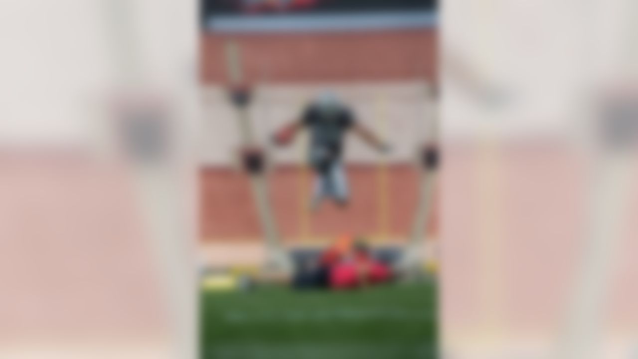 Oakland Raiders wide receiver (89) Amari Cooper jumps in the air at the NFLPA Rookie Premiere at the Los Angeles Memorial Coliseum, Saturday, May 30, 2015, in Los Angeles. (Jeff Lewis/AP Images for NFLPA)