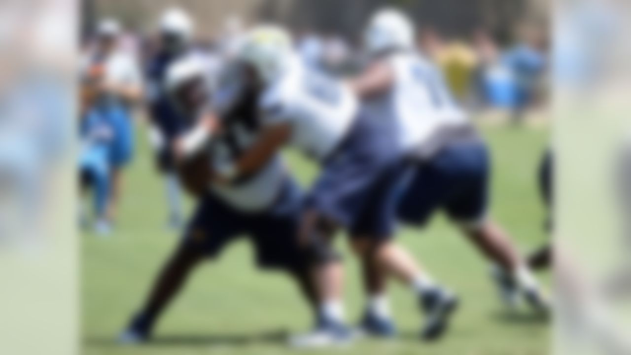 San Diego Chargers center Matt Slauson (68) blocks San Diego Chargers nose tackle Brandon Mebane (92) during the Chargers 2016 NFL minicamp football practice held on Tuesday, June 15, 2016 in San Diego. (Paul Spinelli via AP)