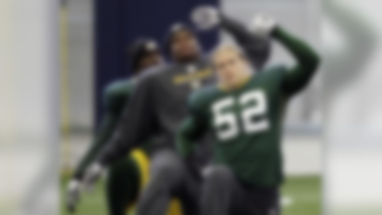 Green Bay Packers' Clay Matthews (52) stretches with teammats during practice, Wednesday, Feb. 2, 2011 in Dallas. Green Bay will face the Pittsburgh Steelers in the NFL football Super Bowl XLV Sunday. (AP Photo/Eric Gay)