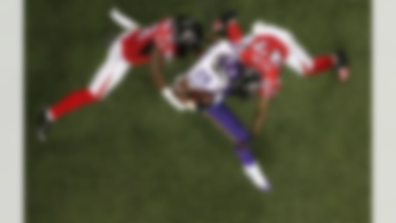 Minnesota Vikings running back Adrian Peterson (28) runs by Atlanta Falcons cornerback Desmond Trufant (21) during the second half of an NFL football game, Sunday, Nov. 29, 2015, in Atlanta. (AP Photo/John Bazemore)