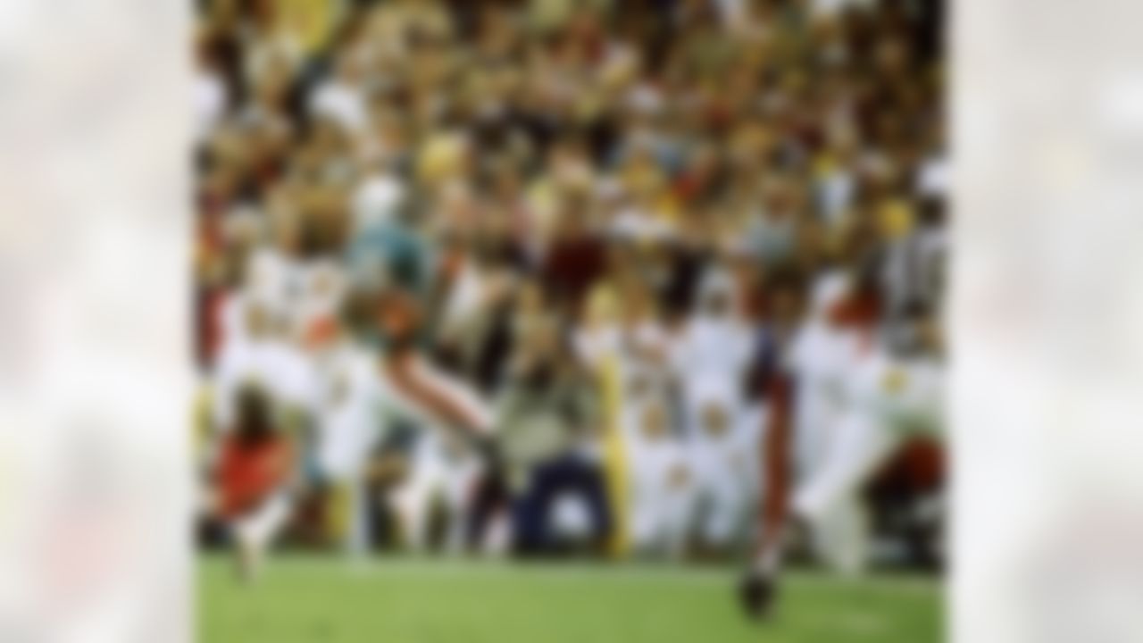 Miami Dolphins cornerback Fulton Walker (41) carries the football on a 98-yard kickoff return for a touchdown during the 2nd quarter of the Super Bowl XVII on January 30, 1983 at the Rose Bowl in Pasadena, CA. (AP Photo/Al Messerschmidt)
