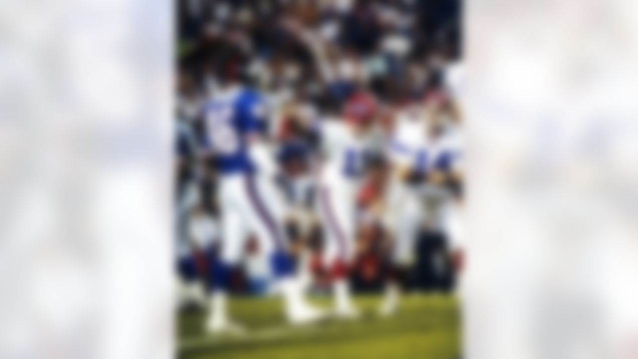 Buffalo Bills place kicker Scott Norwood (11) celebrates his 23-yard field goal to tie the game at 3-3 during the first quarter of the Bills 20-19 loss to the New York Giants in Super Bowl XXV at Tampa Stadium in Tampa, FL on January 27, 1991. (National Football League)