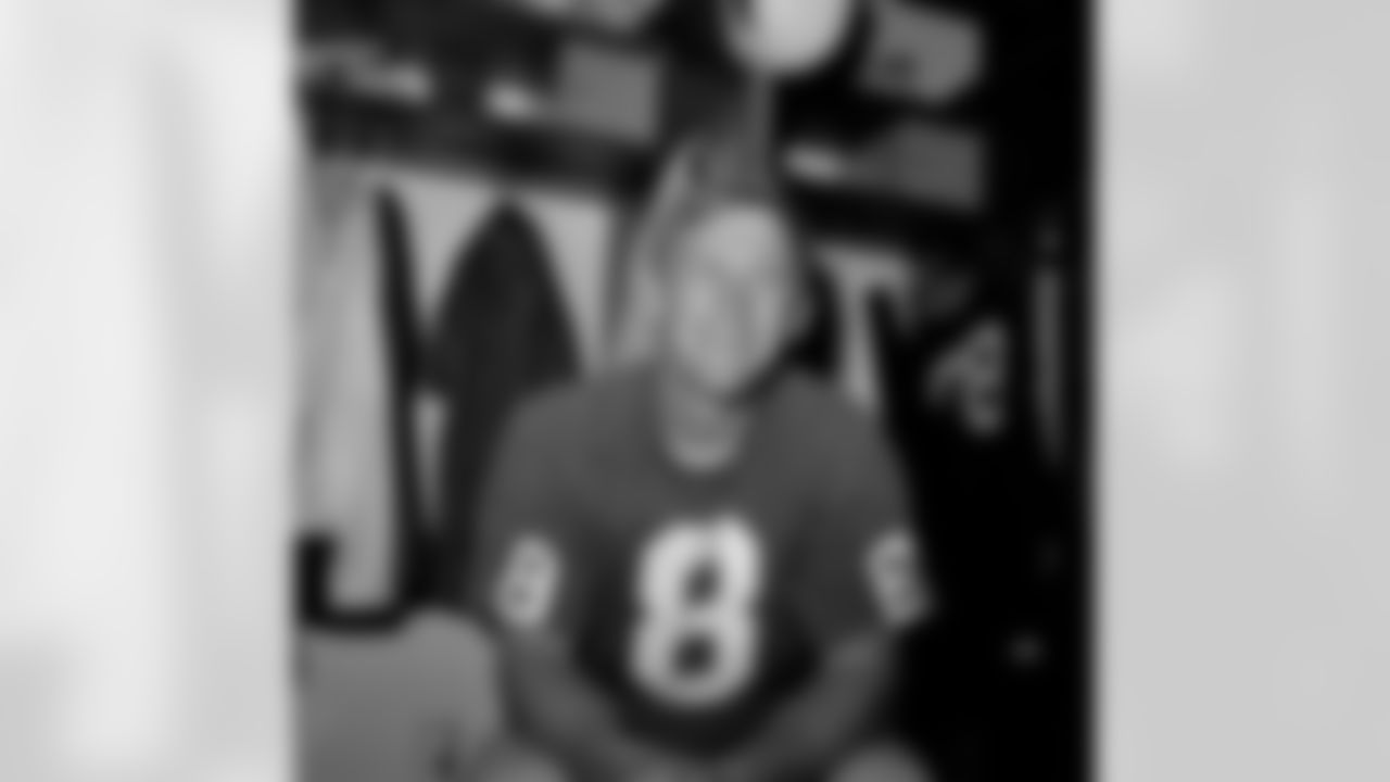 St. Louis Cardinal safety Larry Wilson ended Dallas quarterback Don Meredith's string of 156 passes without an interception in St. Louis, Sunday, Oct. 16, 1966. Wilson leads the National Football League in interceptions. (AP Photo/Fred Waters)
