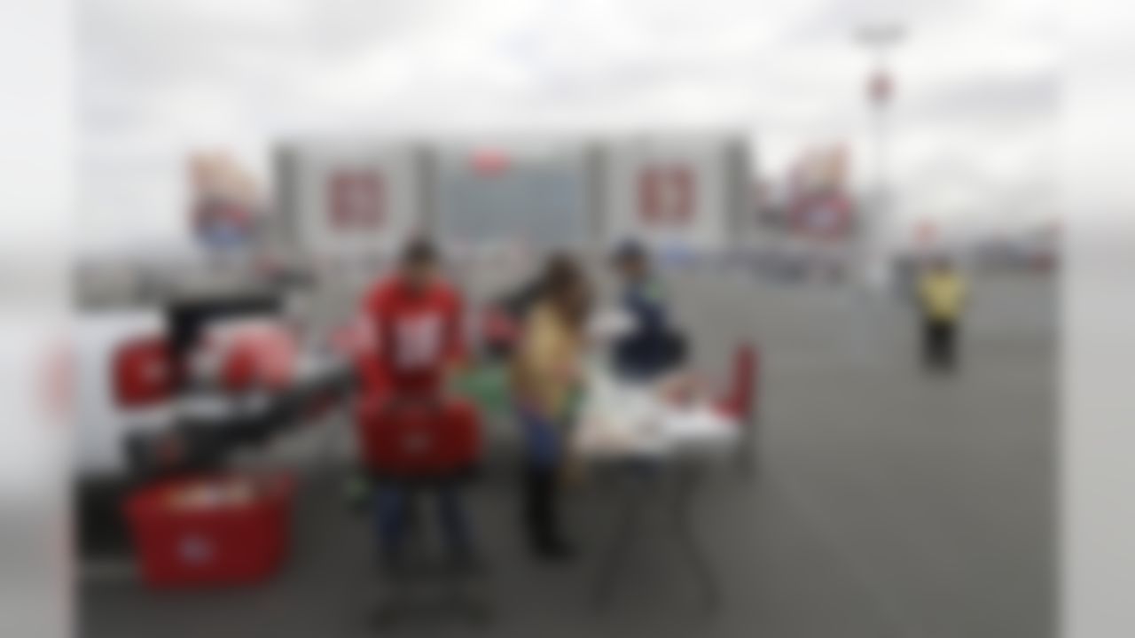 Fans tailgate outside of Levi's Stadium before an NFL football game between the San Francisco 49ers and the Seattle Seahawks in Santa Clara, Calif., Sunday, Jan. 1, 2017. (AP Photo/Marcio Jose Sanchez)