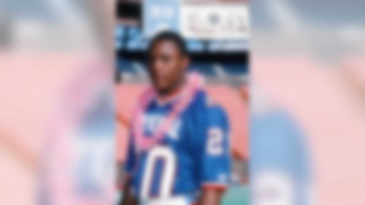 Detroit Lions running back Barry Sanders (20) poses for a photo with a lei on photo day during the week of the 1990 NFL Pro Bowl between the National Football Conference and the American Football Conference on Jan. 30, 1990 in Honolulu. The NFC won the game 27-21. (AP Photo/Paul Spinelli)