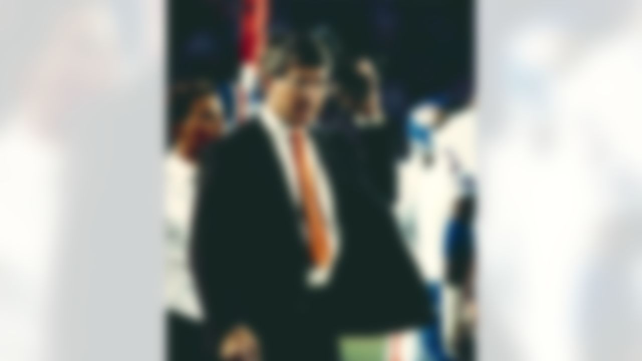 Denver Broncos head coach Dan Reeves takes his headphones off in anger during a 39-20 loss to the New York Giants in Super Bowl XXI on January 25, 1987 at Rose Bowl. (National Football League)