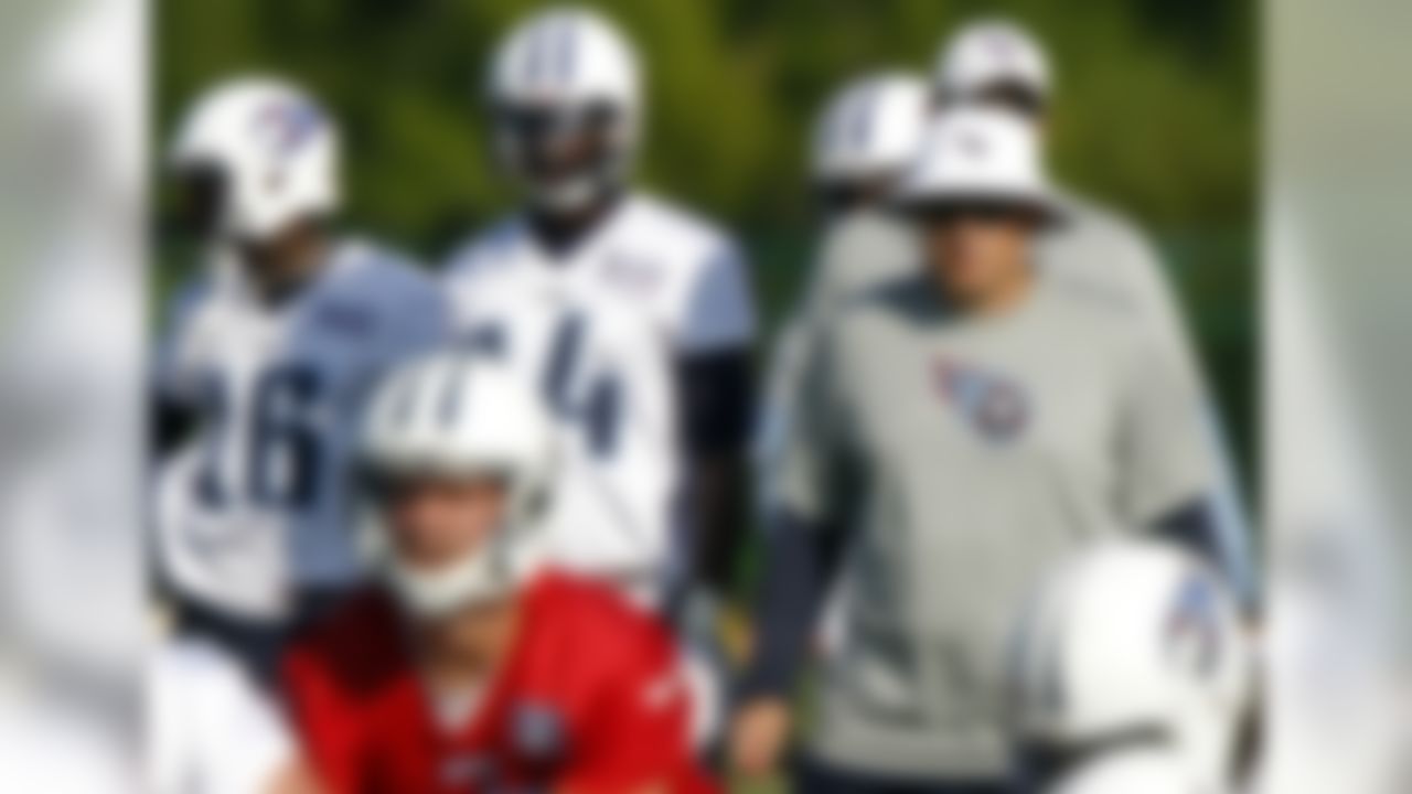 Tennessee Titans offensive coordinator Chris Palmer, right, looks on during NFL football training camp on Saturday, July 28, 2012, Nashville, Tenn. (AP Photo/Wade Payne)