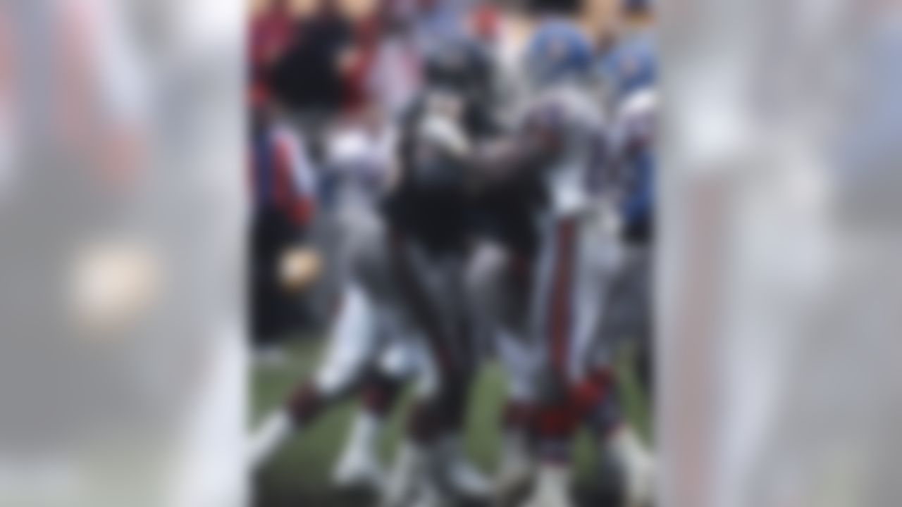 Chicago Bears defensive end Richard Dent (95) is blocked by Broncos tight end Shannon Sharpe (84) in a 13 to 3 Denver Broncos win over the Chicago Bears on Dec. 18, 1993 at Soldier Field in Chicago. (AP Photo/Paul Spinelli)