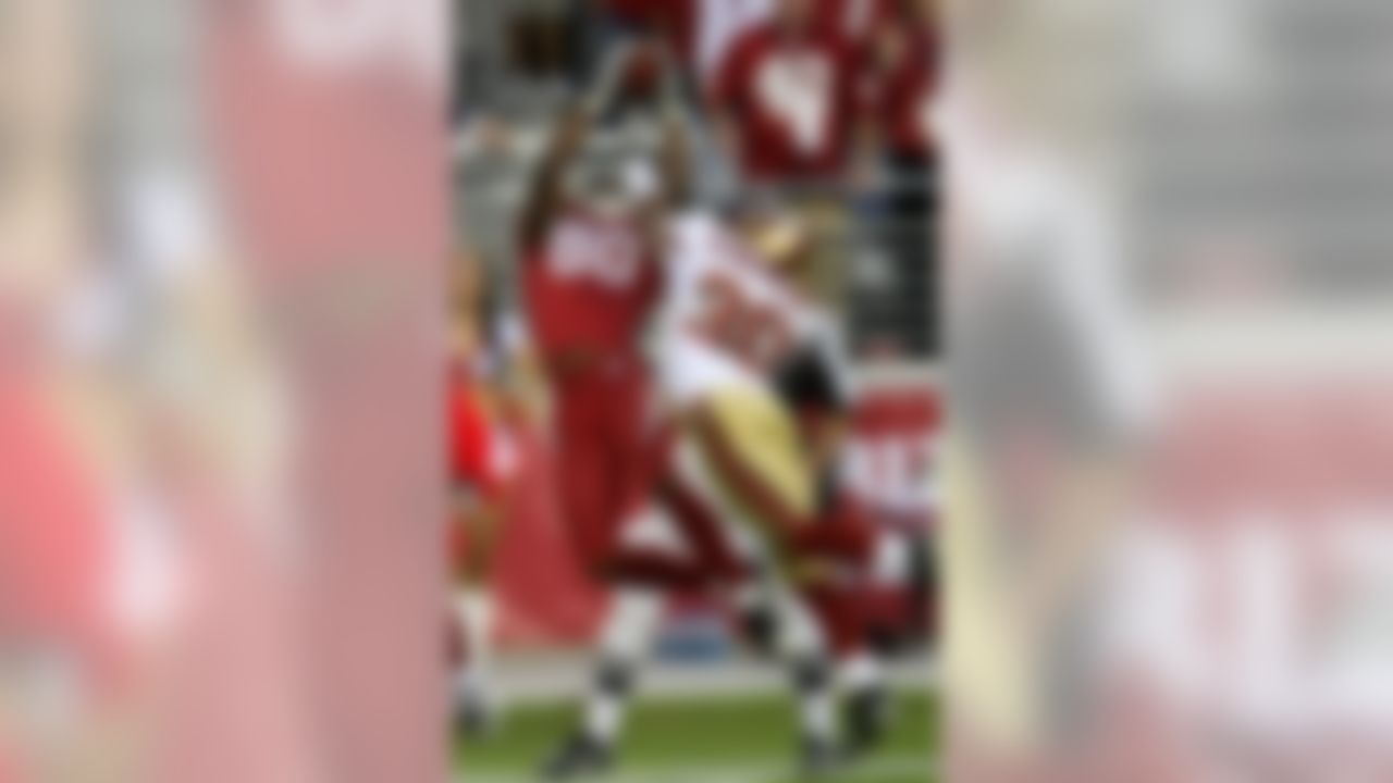 GLENDALE, AZ - NOVEMBER 25: Wide receiver Bryant Johnson #80 of the Arizona Cardinals makes a catch down to the one yard line with 18 seconds remaining in regulation to set up the tying field goal as safety Donald Strickland #30 of the San Francisco 49ers defends on November 25, 2007 at University of Phoenix Stadium in Glendale, Arizona. (Photo by Stephen Dunn/Getty Images)