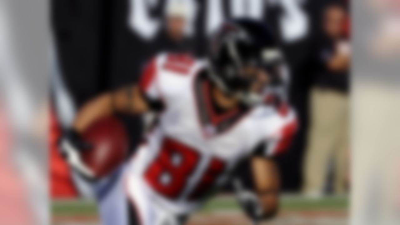 TAMPA, FL - DECEMBER 16: Wide receiver Adam Jennings #81 of the Atlanta Falcons returns a kick against the Tampa Bay Buccaneers at the Raymond James Stadium on December 16, 2007 in Tampa, Florida. (Photo by Al Messerschmidt/Getty Images)