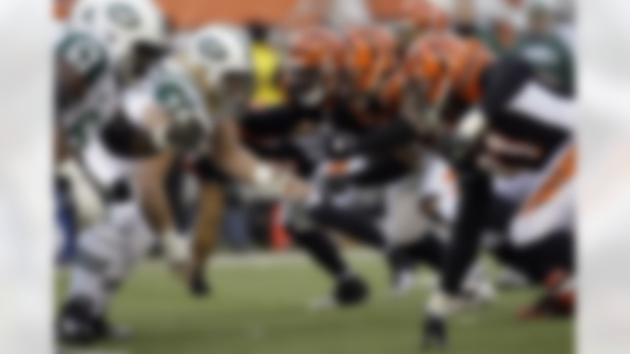 The New York Jets offense lines up against the Cincinnati Bengals defense during the first half of an NFL wild-card playoff football game, Saturday, Jan. 9, 2010, in Cincinnati. (AP Photo/Rob Carr)
