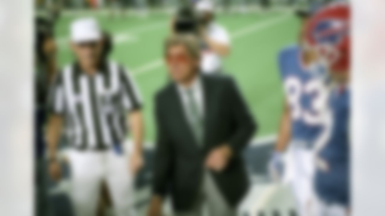 Former NFL player Joe Namath performs the coin toss at commemorating the Jets historic upset in Super Bowl III prior to kickoff of Super Bowl XXVIII a 30-13 Dallas Cowboys victory over the Buffalo Bills on January 30, 1994, at the Georgia Dome in Atlanta, Georgia. (National Football League)