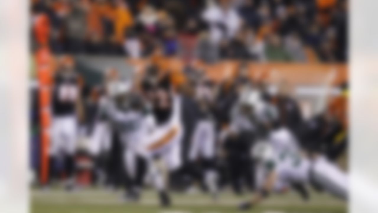 Cincinnati Bengals running back Cedric Benson (32) breaks through the New York Jets defense for a 47-yard touchdown in the second half of the AFC Wild Card Playoff game at Paul Brown Stadium in Cincinnati, Ohio on January 9, 2010. The Jets won 24-14. (Photo by Joe Robbins/NFL.com)