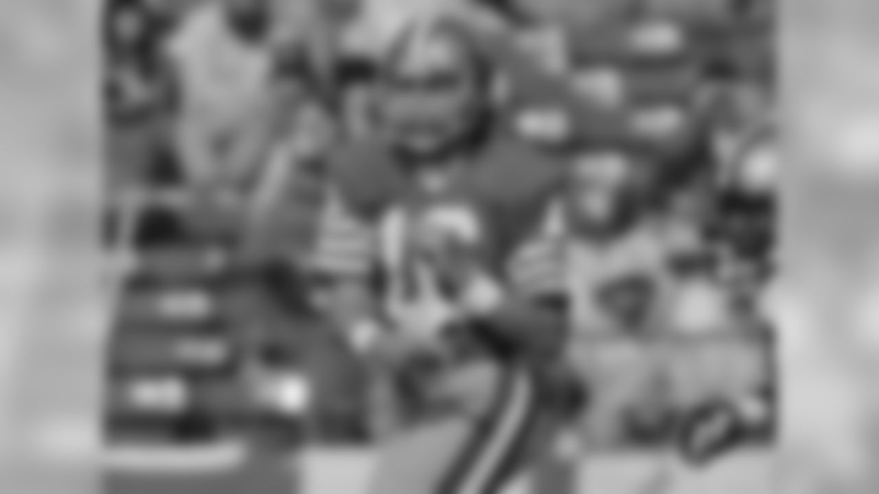 The 49ers trailed the New Orleans Saints 35-7 at halftime, only to rally for a 38-35 overtime win. Joe Montana -- then in only his second NFL season and making just his sixth start -- engineered the charge back, throwing for two touchdowns and running for another. At the time, the 28-point comeback was the greatest in NFL history.