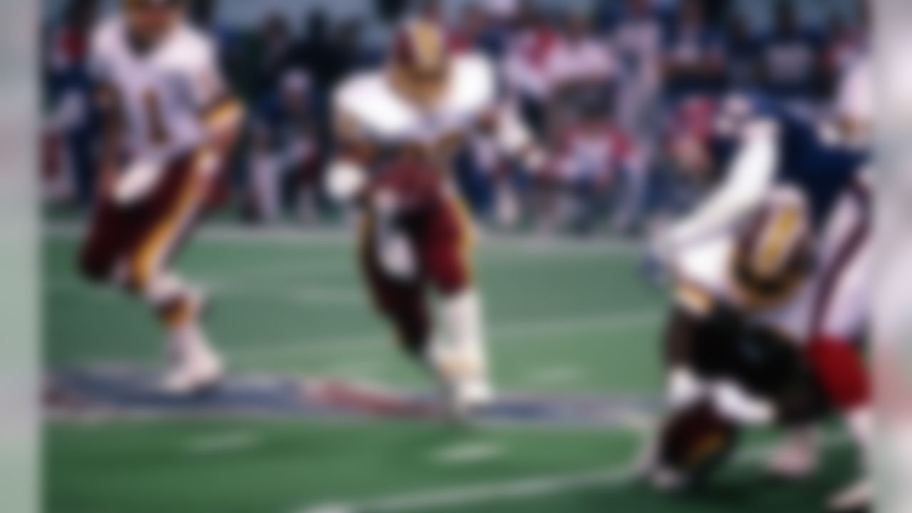 Washington Redskins running back Ricky Ervins (32) runs upfield during Super Bowl XXVI game against the Buffalo Bills in Minneapolis, on January 26, 1992. (AP Photo/Al Messerschmidt)