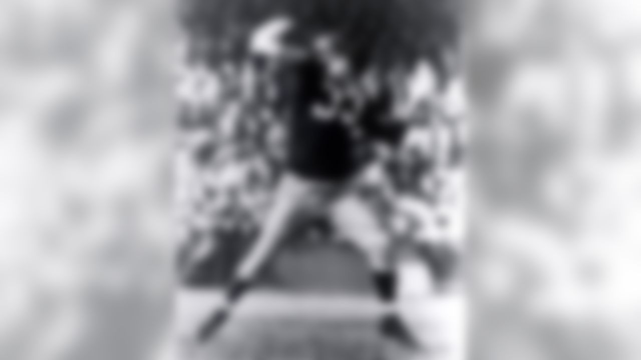 Hall of Fame quarterback Sammy Baugh of the Washington Redskins throws a pass in a game, circa 1940s. (Pro Football Hall of Fame)