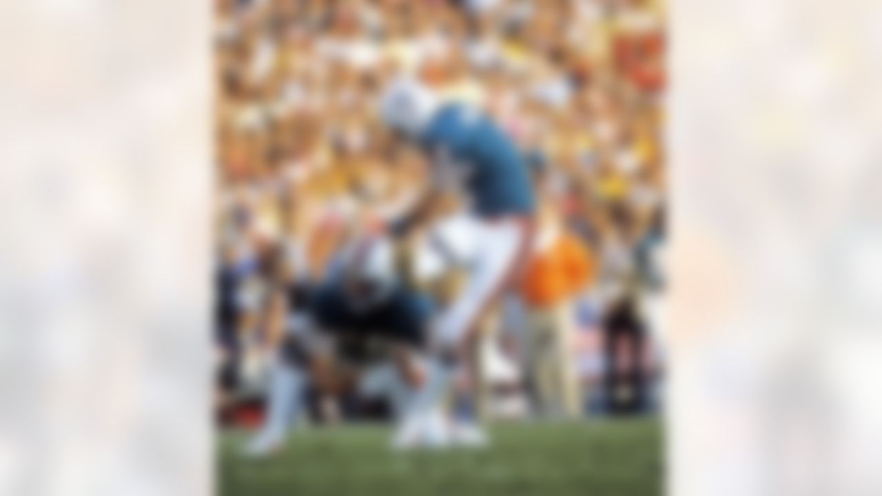 Miami Dolphins place kicker Uwe von Schamann converts a 20-yard field goal during the Dolphins 27 - 17 loss to the Washington Redskins in Super Bowl XVII on January 30, 1983 at the Rose Bowl in Pasadena, California. (AP Photo / Al Messerschmidt)