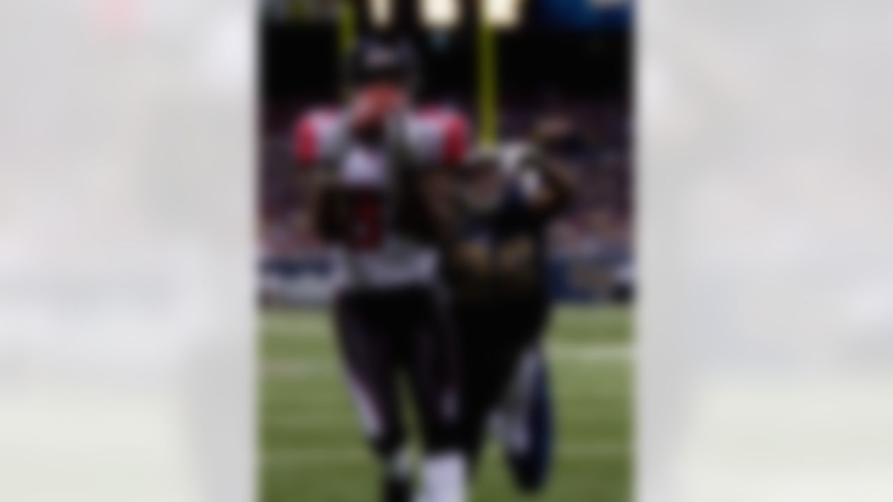 ST. LOUIS - DECEMBER 2: Roddy White #84 of the Atlanta Falcons hauls in a touchdown pass against Tye Hill #26 of the St. Louis Rams at the Edward Jones Dome December 2, 2007 in St. Louis, Missouri. The Rams beat the Falcons 28-16. (Photo by Dilip Vishwanat/Getty Images)
